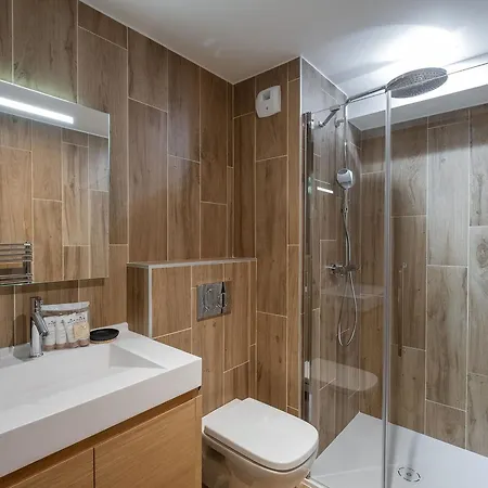 Apartment Luxueux 4 Avec Balcon, Casier A Skis, Proche Des Pistes A 1650 - Fr-1-563-136 *